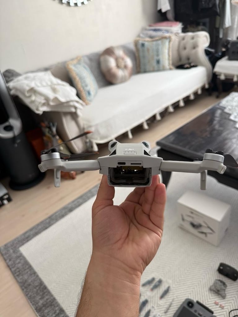 DJI MINI 4 PRO FLY MORE COMBO PLUS (DJI RC 2) - 11