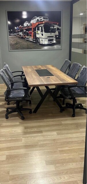 sıfır ayarında büro masa sandalye takımı