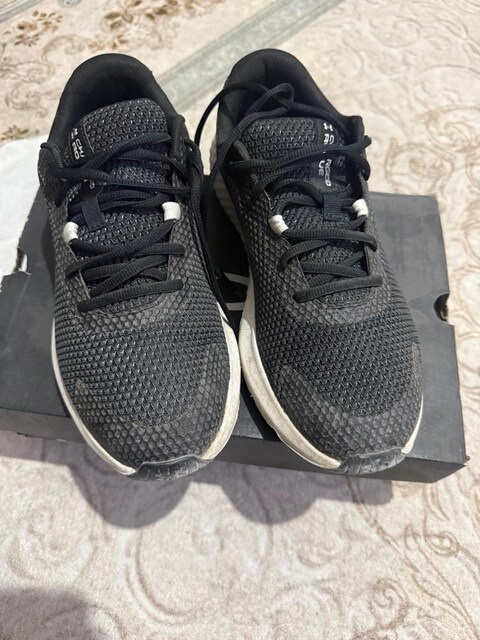 Under Armour 42 numara temiz
