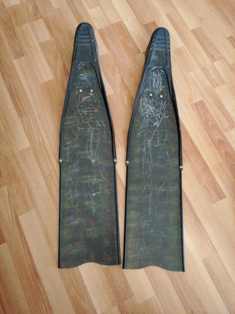dalgıç elbisesi ile palet ve ayakkabı takim. SCoOTERLE. TAKAS. OLUR. - 5