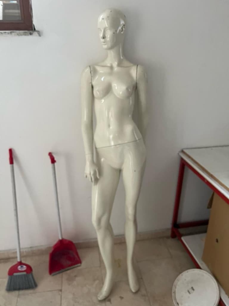 cansız manken - 2