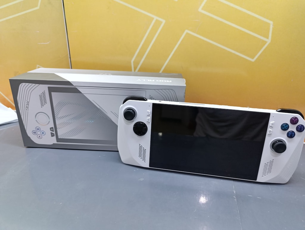 ASUS ROG ALLY Z1 EXTREME İKİNCİ EL TERTEMİZ - 2