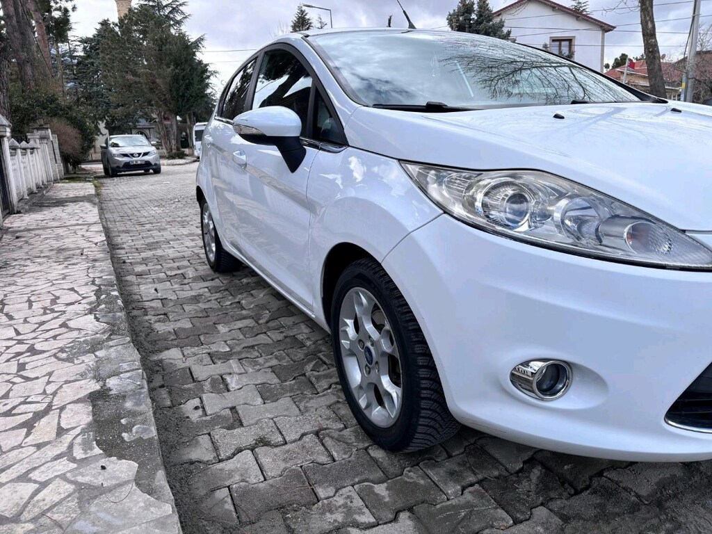 2012 fiesta titanium + - 4