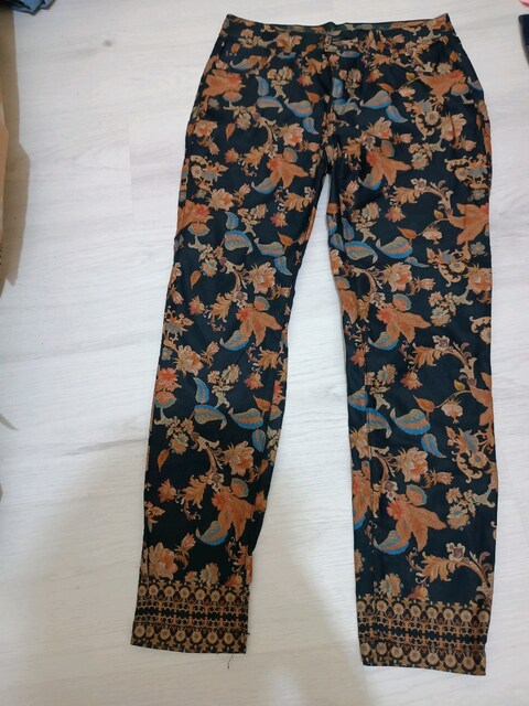 Exotic jeans