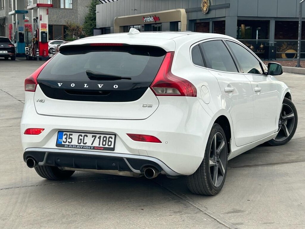 SIFIRDAN FARKSIZ VOLVO V40 DİZEL OTOMATIK R-DESING FULL CAM TAVAN - 2