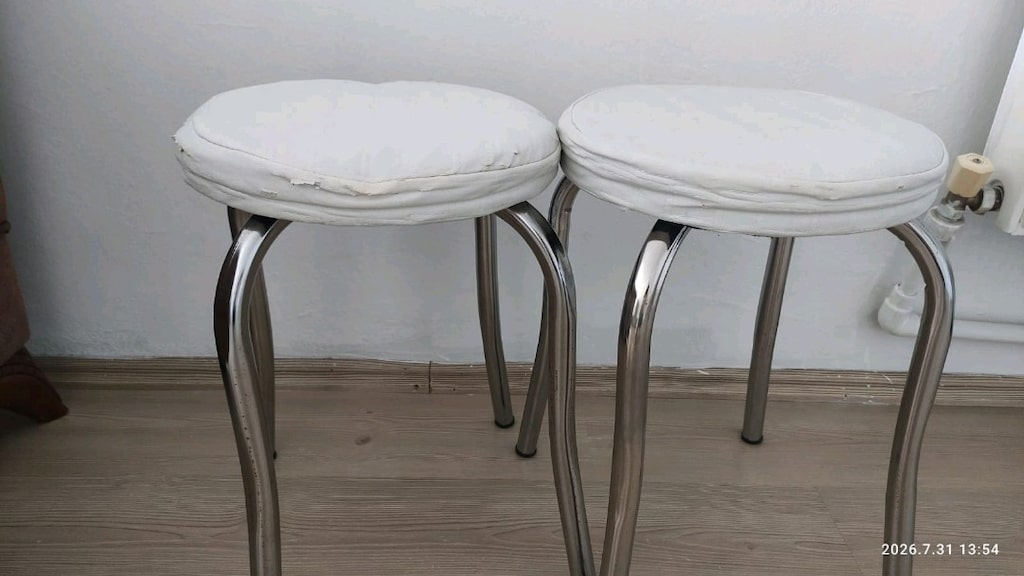 3 masa ve 2 küçük sandalye - 5