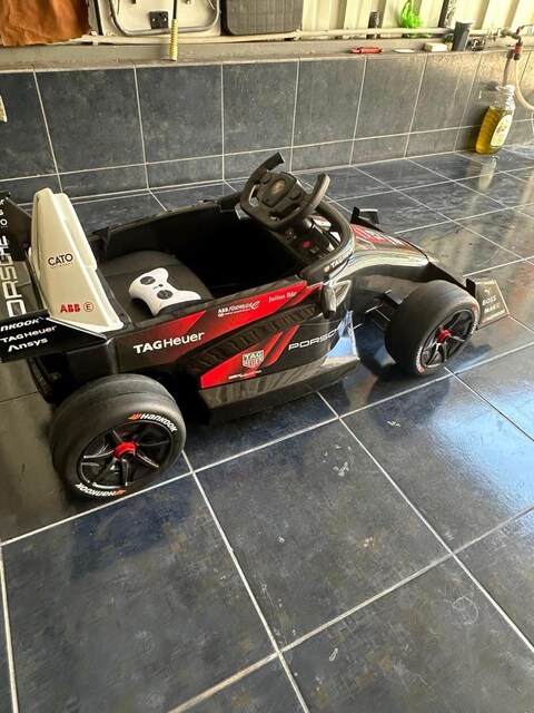 formula 1 akülü araba
