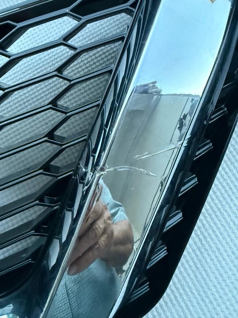 2021 yukarısı kare armalı nissan kaşkayi ön panjur