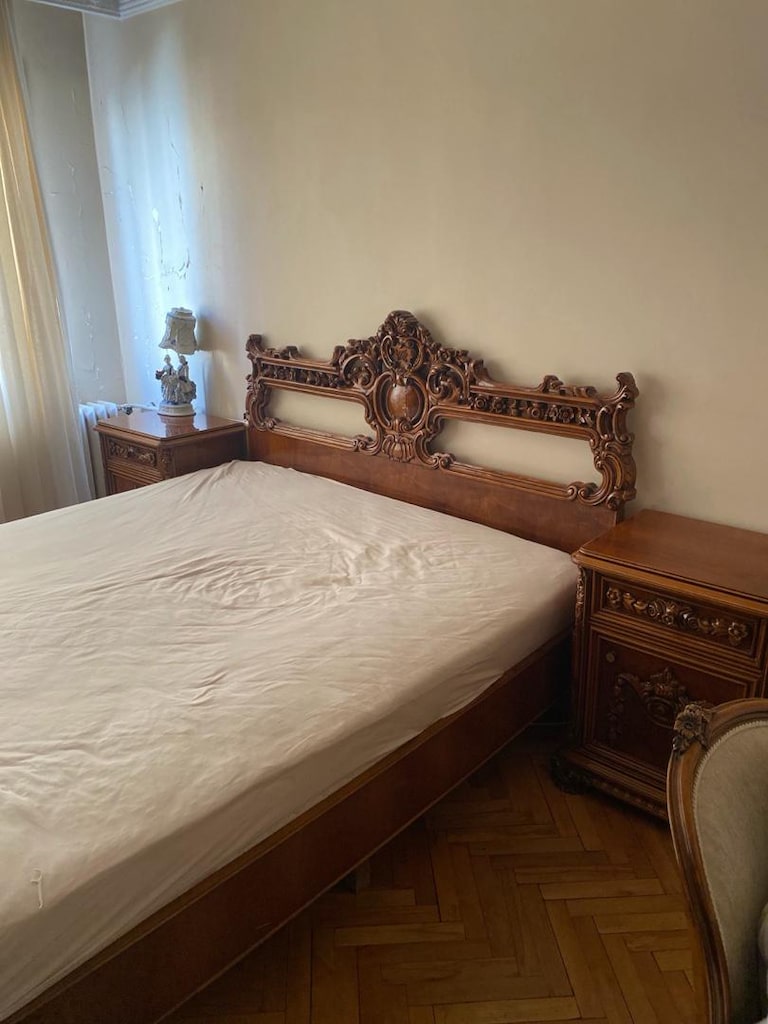 Ahşap Yatak & Ahşap işlemeli ve vintage yeni gibi büyük dolap - 5
