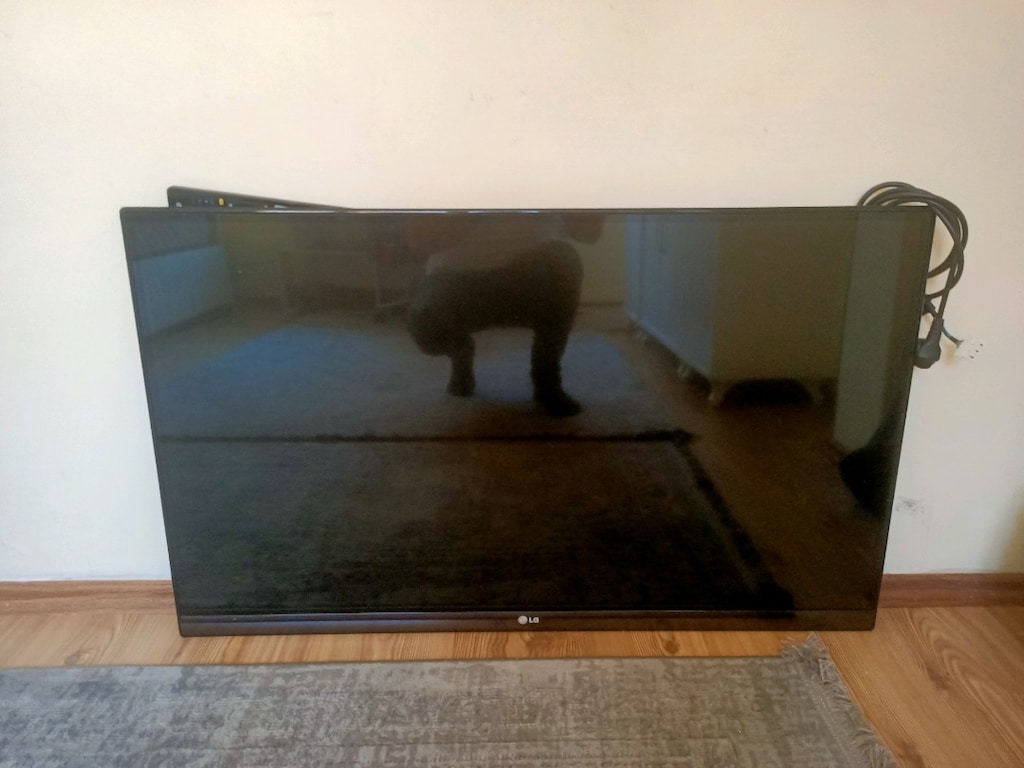 LG LCD TV - 2