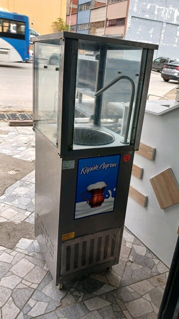 ayran makinası temiz çalışır durumda