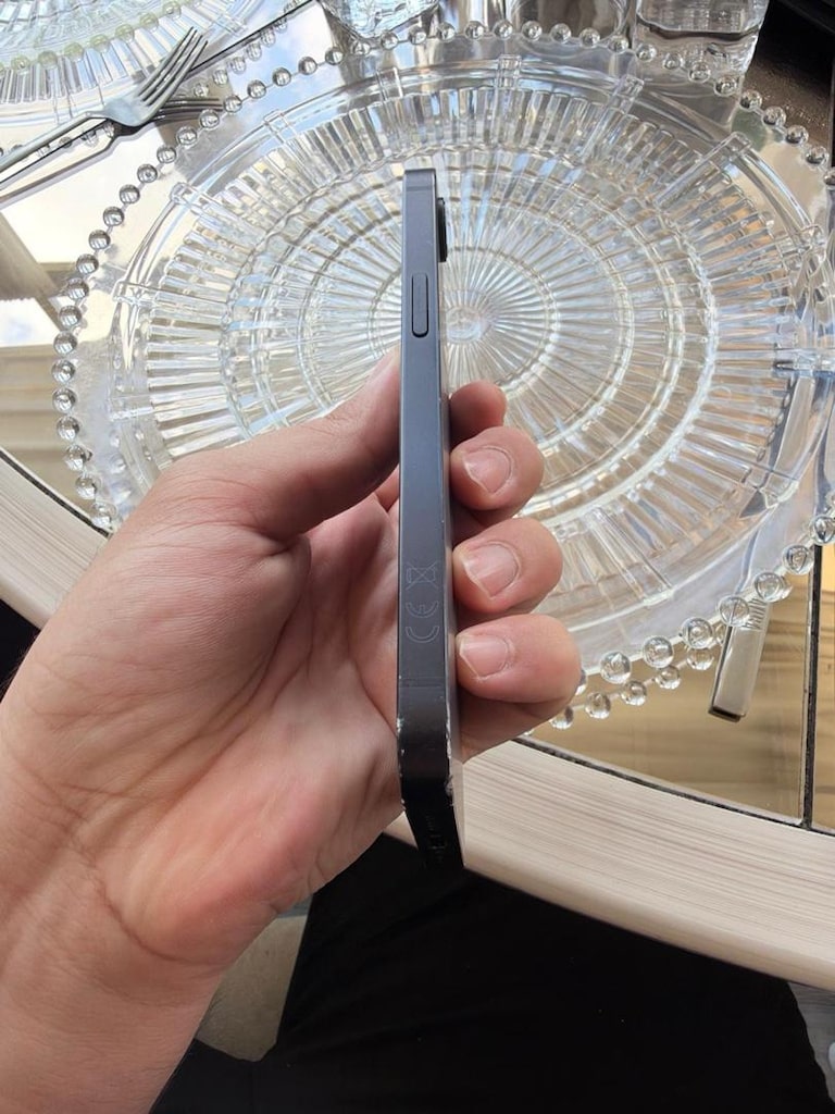 iPhone 16e 128 GB - 2