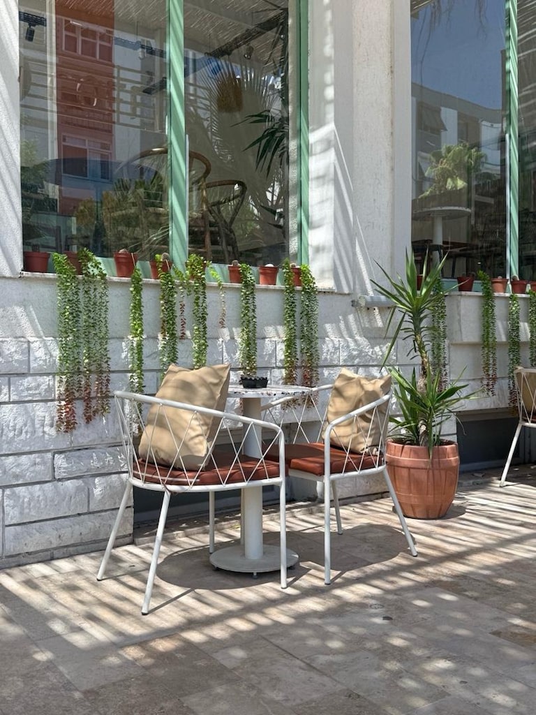Mermer masa, metal sandalye cafe - 2