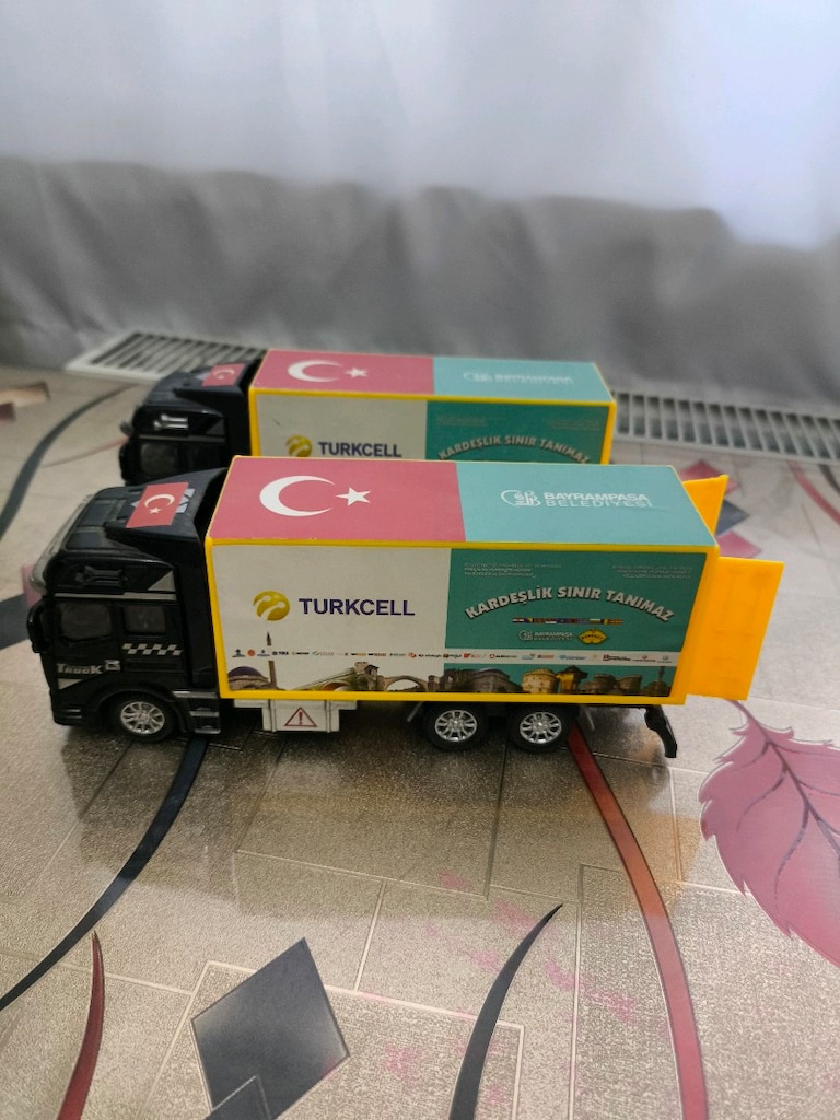 Turkcell Logolu Oyuncak Kamyon - 2