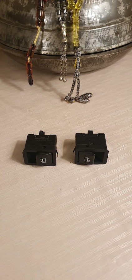 BMW E46 SEDAN ORJİNAL ARKA CAM AÇMA DÜĞMESİ - 2