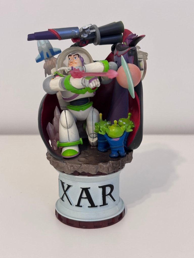 Square Enix Pixar Ouncak Hikayesi ''Buzz Lightyear'' Heykel Diorama