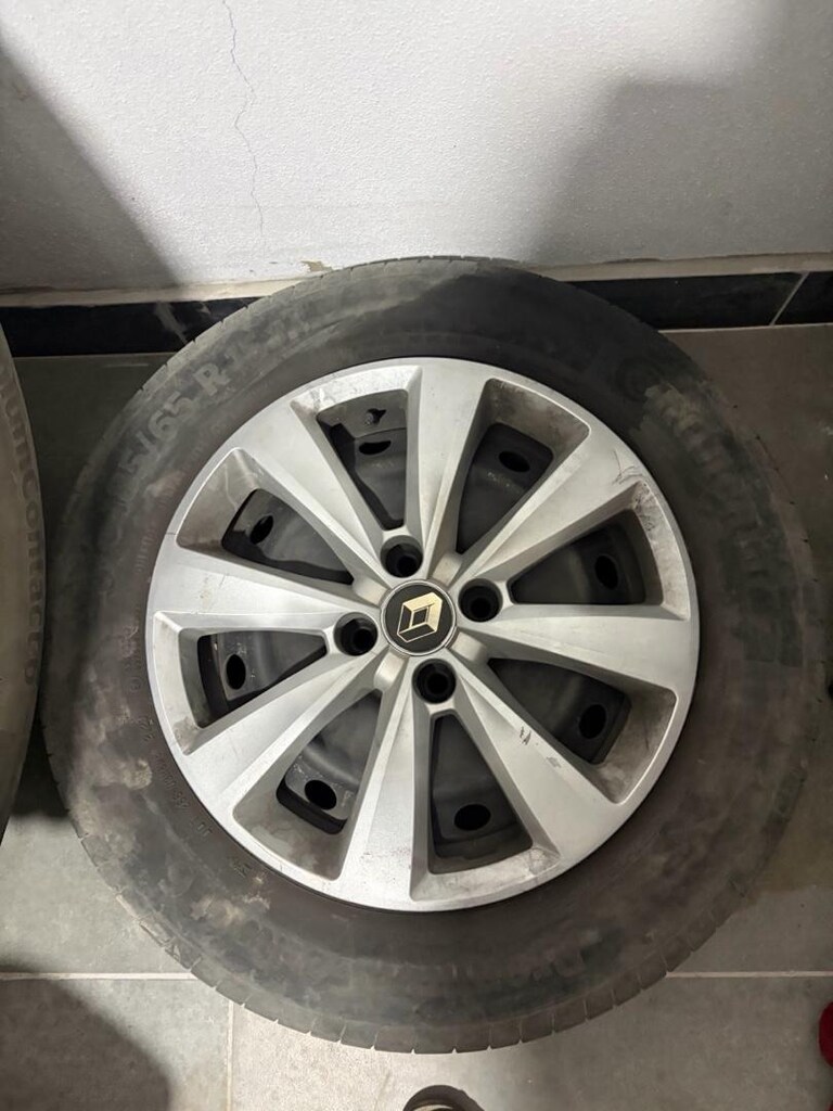 4x100 15 Inç kara jant lastik. - 2