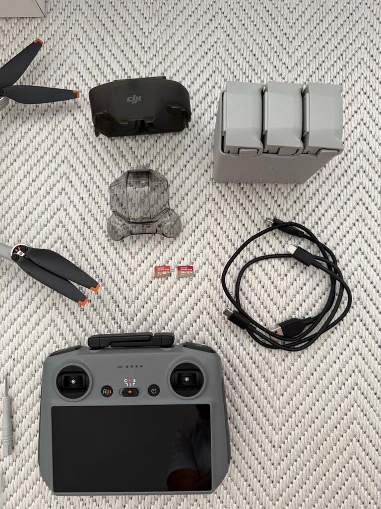 DJI MINI 4 PRO FLY MORE COMBO PLUS (DJI RC 2) - 4