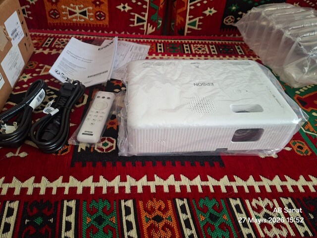 SIFIR GİBİ FATURALI EPSON CO-W01 PROJEKSİYON - KUTULU EKSİKSİZ!