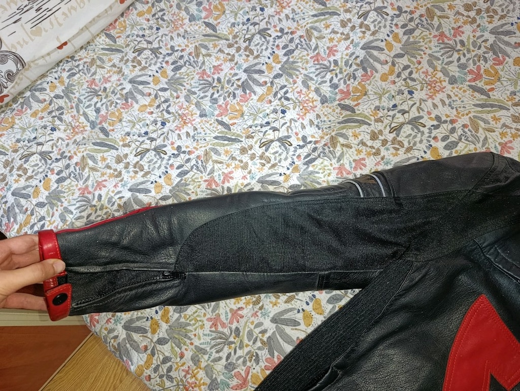 Siyah renk kırmızı desenli Venom - 11