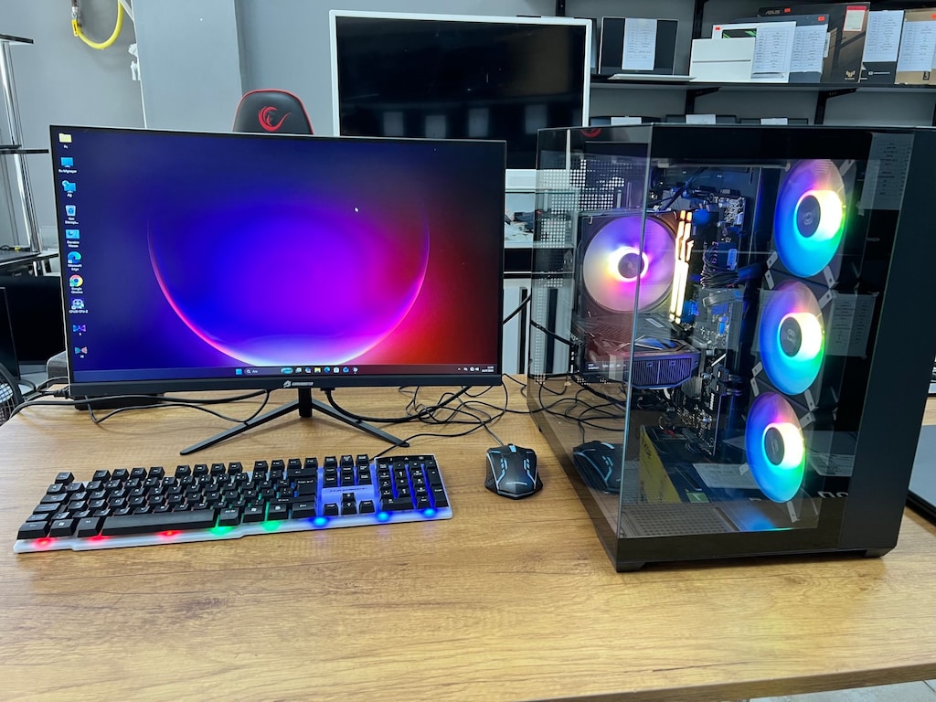 MASAÜSTÜ OYUNCU SET DDR5 + RTX5060Tİ 16 GB İ5 14400F 200 HZ EKRAN - 2