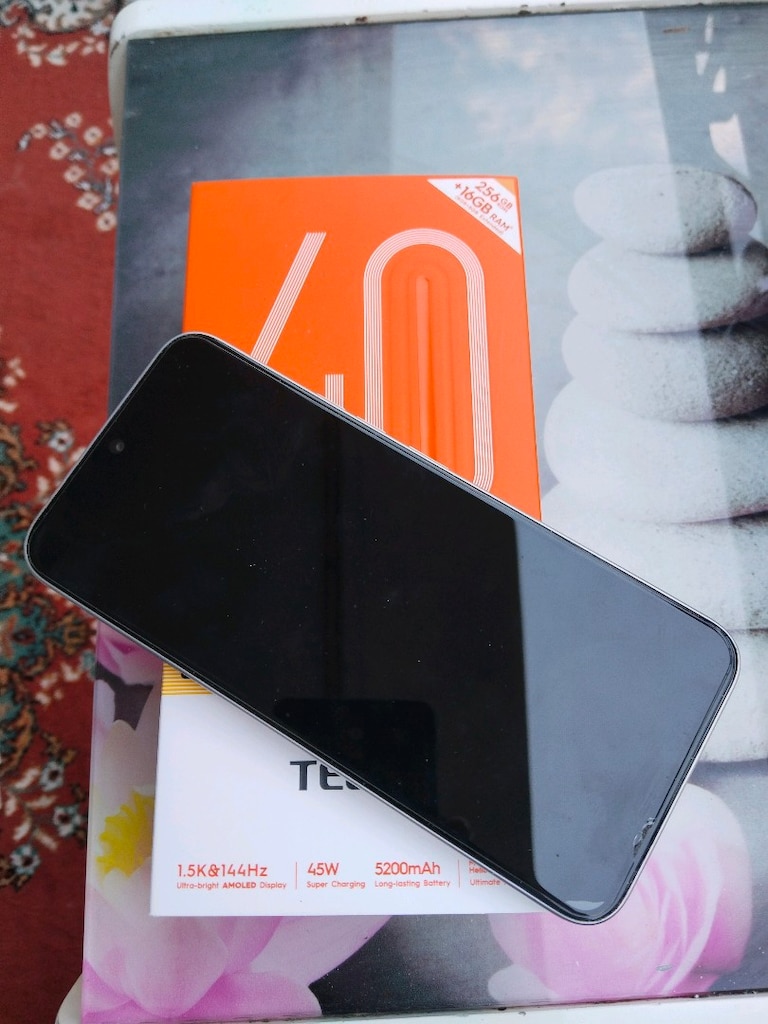 Tecno Spark 40 Pro 256 GB - 5