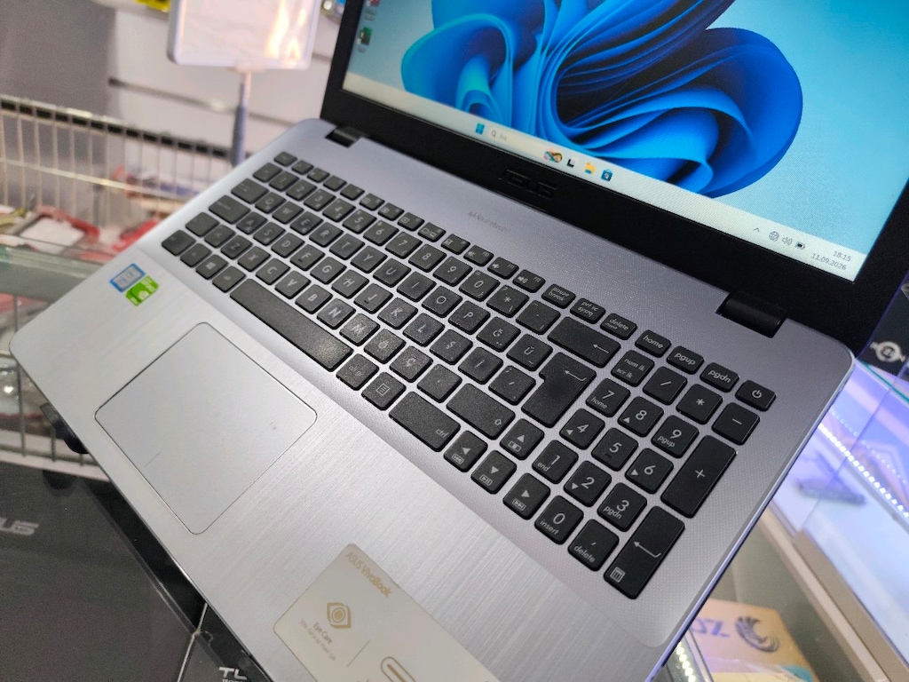TERTEMİZ ASUS | i5 7.Nesil • 2GB Nvidia Ekran Kartı • 3 Saat Pil Ömrü! - 3