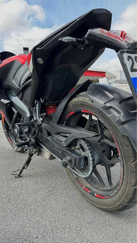BAJAJ RS 200 - 11
