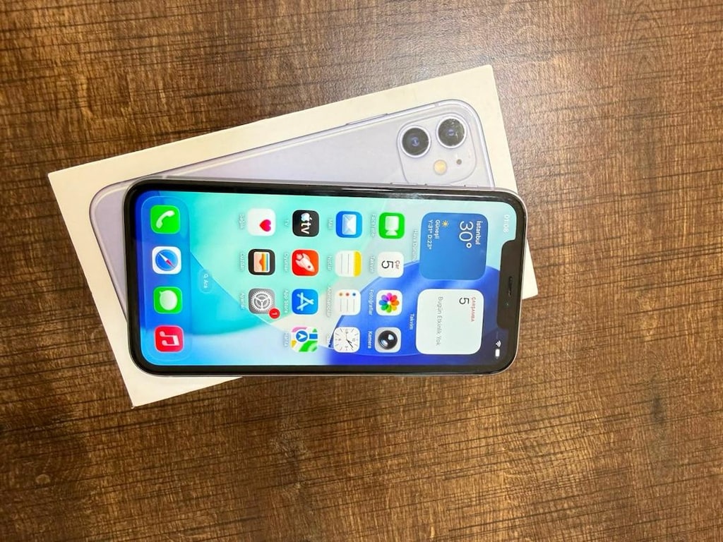 İPHONE 11 64 GB - 12