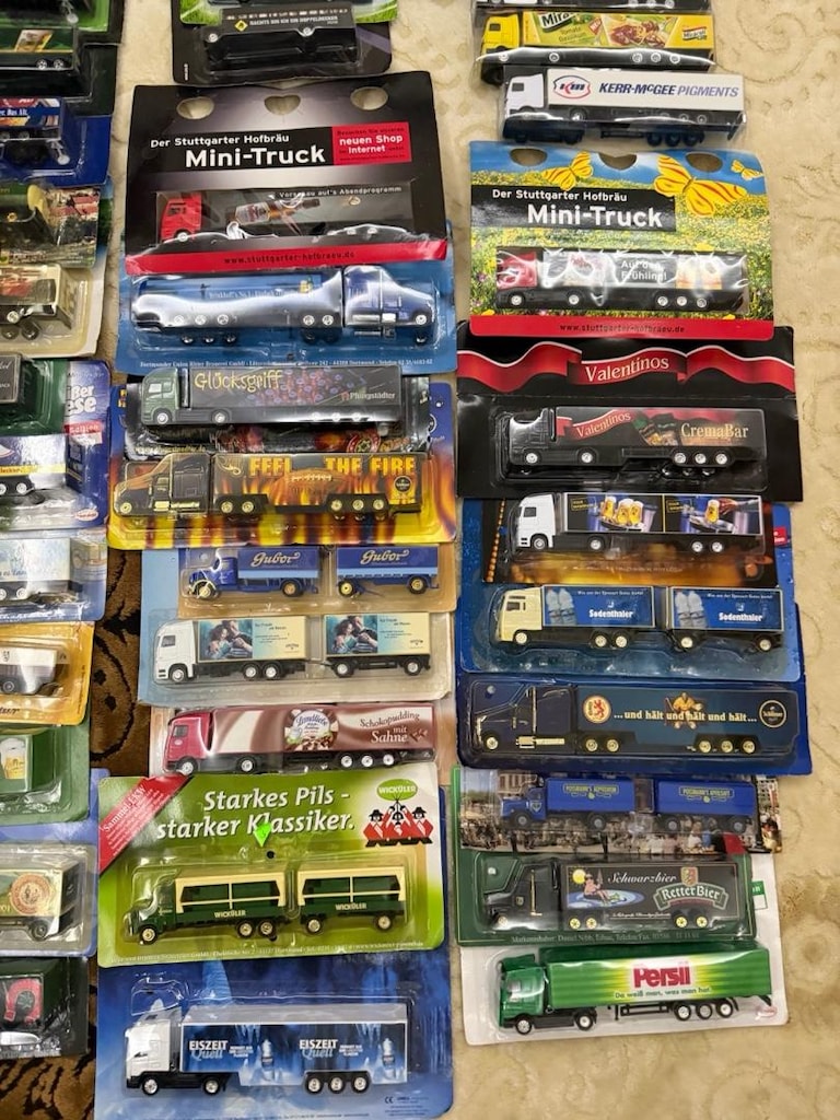 1:64 ölçekli oyuncak tır koleksiyonu