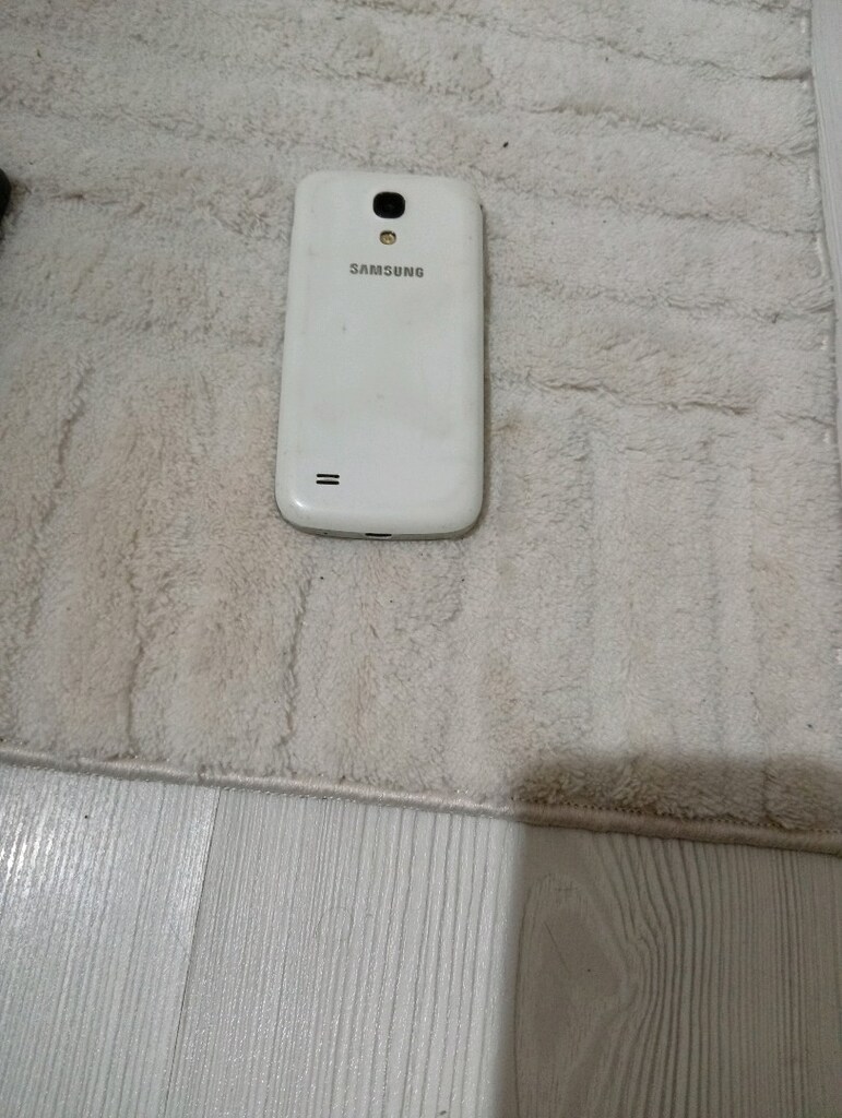 iki adet Samsung telefon kırmızı kılıfı olan çalışıyor şarjı Yok diger - 4