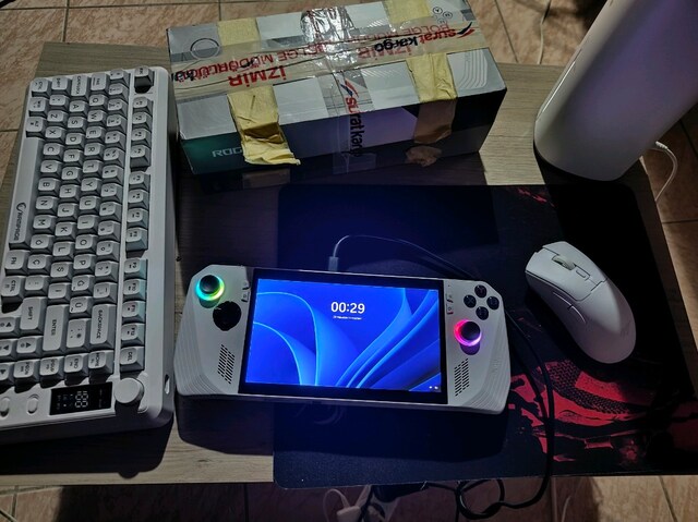 Asus rog ally Z1 klavye + mouse.