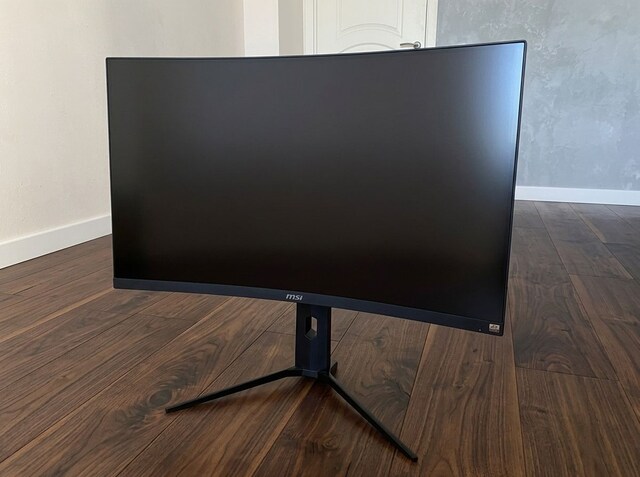 MSI 31.5" G32CQ4 E2 2K WQHD 170Hz Curved Gaming Monitör (Arızalı)