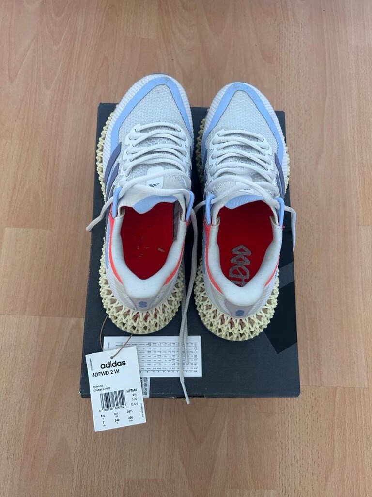 Adidas 4DFWD 2 W kadın koşu ayakkabısı.
