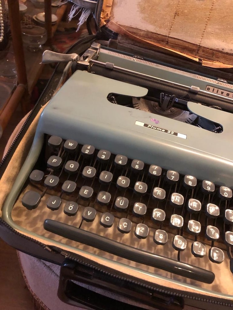İtalyan Olivetti Pluma 22 Damgalı Antika Daktilo - 2