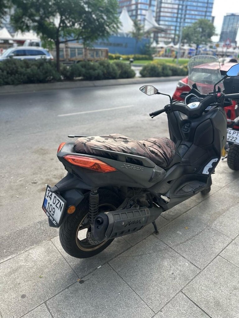 Yamaha Xmax Tech Max 2020/21 çıkışlı ilk sahibinden 44.500 km - 2