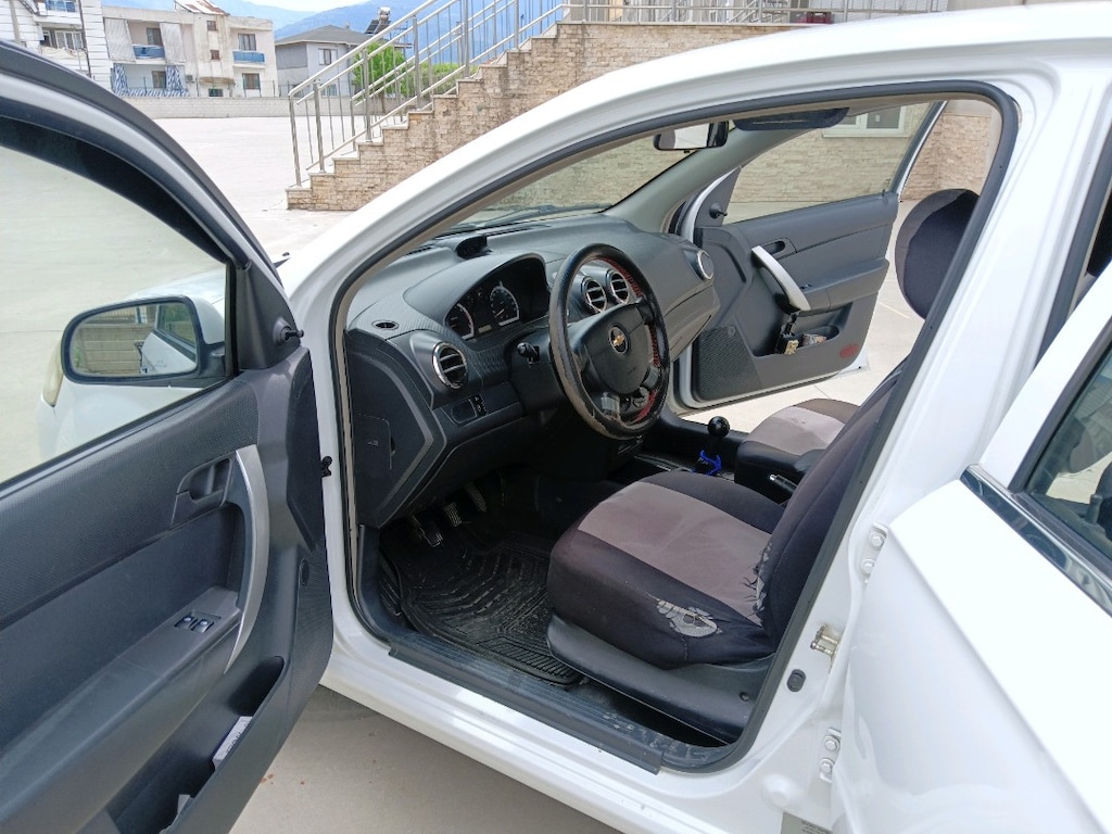 2012 model chevrolet aveo - 12