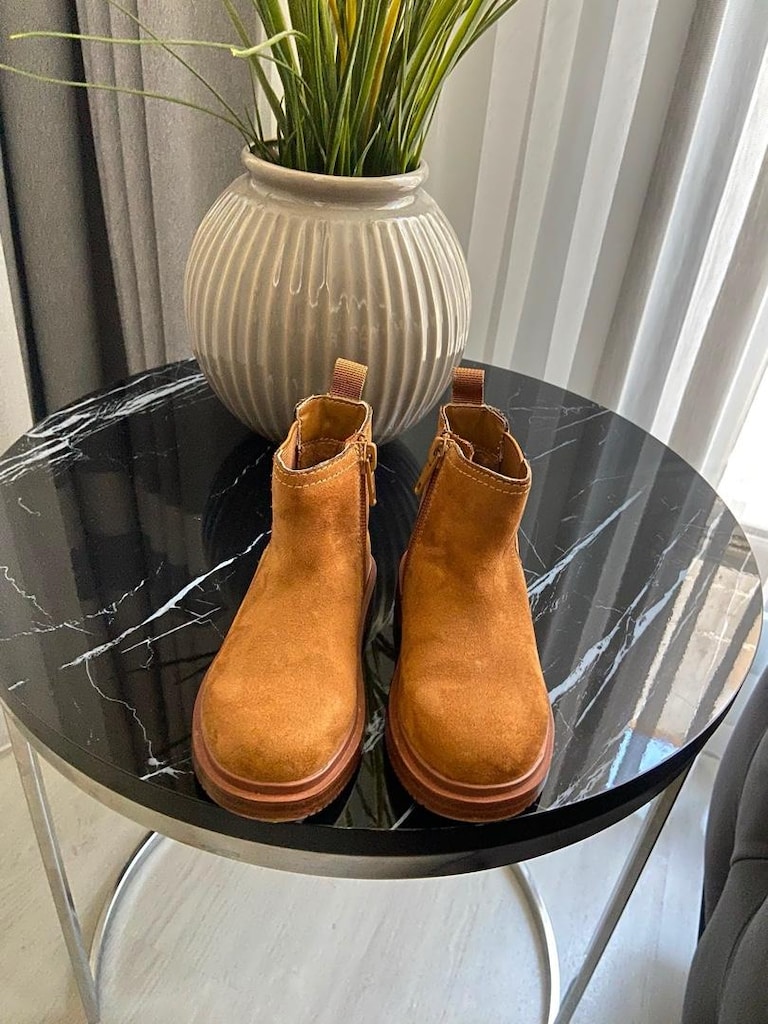 H&M bot 23 numara - 2