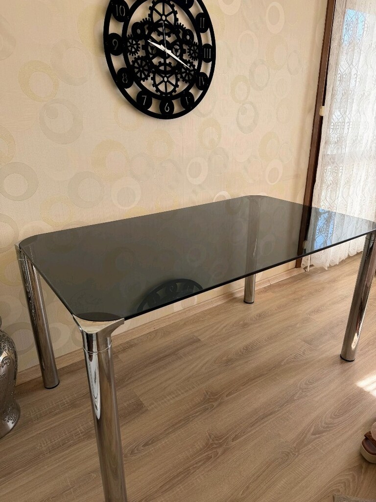 Masa ve 4 adet berjer sandalye takımı 5.500tl temiz sağlam. - 2