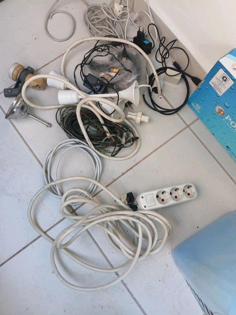 çeşitli elektrik tesisat malzemeleri - 3