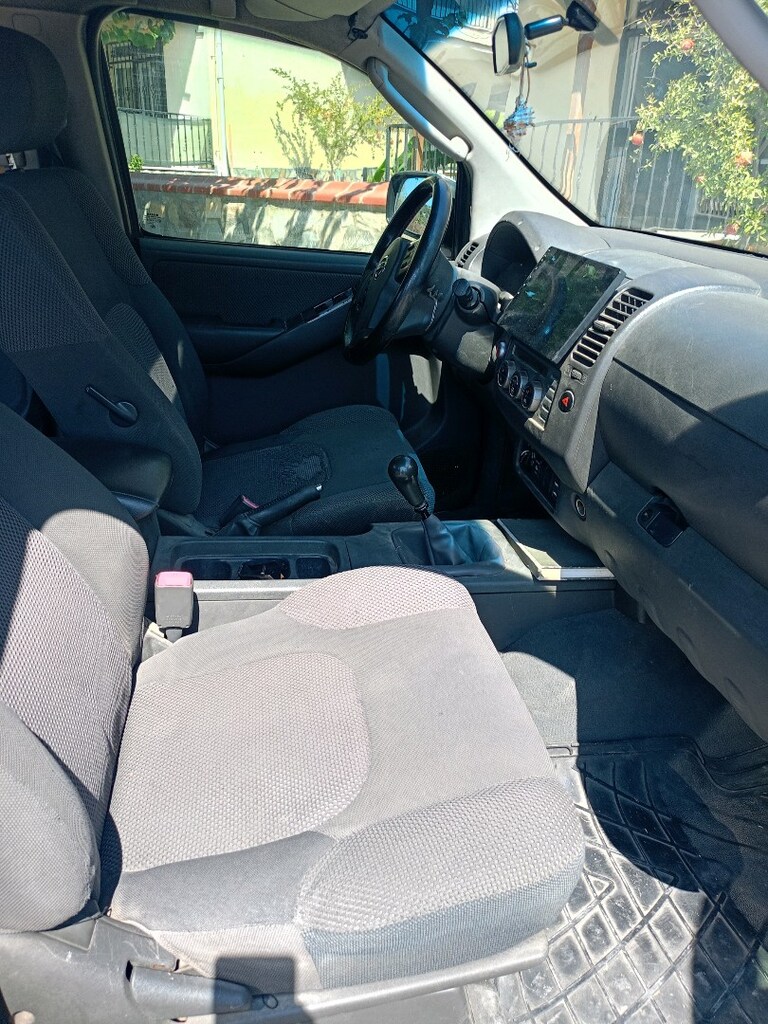 NiSSAN NAVARA D40 - 9