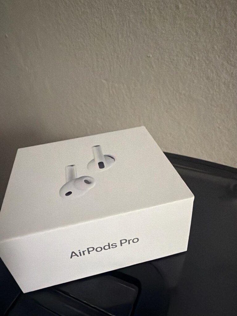 Apple AirPods Pro 3 - 4
