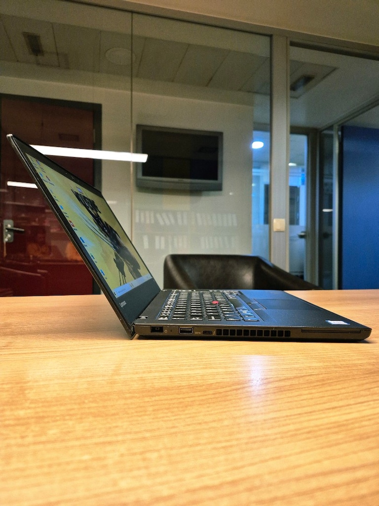 Laptop LENOVO i5 İşlemci 8GB DDR4 Ram 256GB SSD Aydınlatmalı Klavye - 3