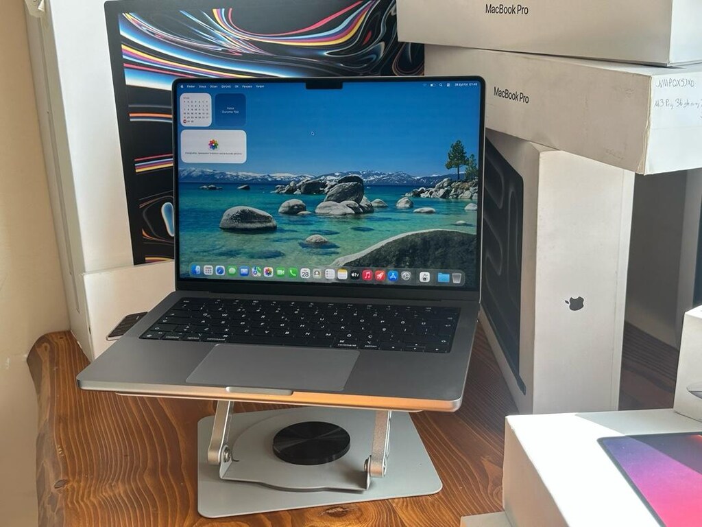 Macbook pro M3 çipli 512 gb ssd 8 gb ram pil saülığı çok iyi 14” - 10