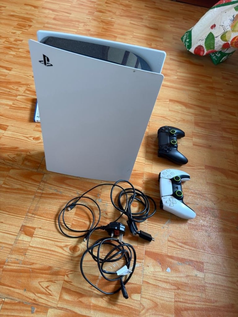 PS5 Diskli 825 GB + 2 DualSense + 5 Orijinal Oyun – Komple Set