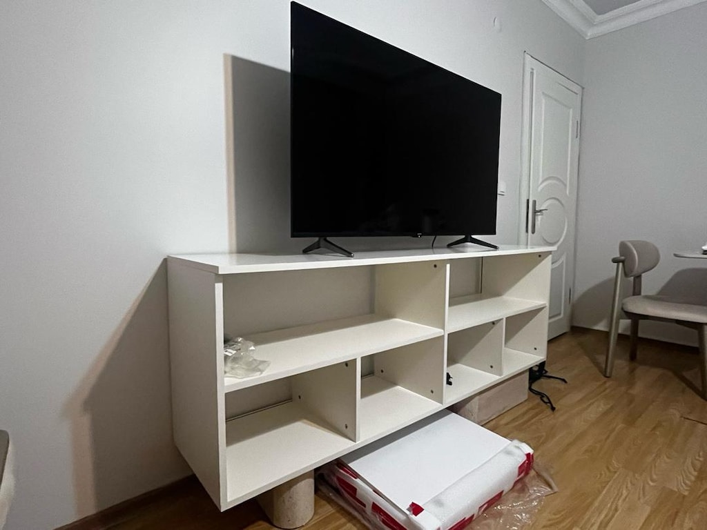 Beyaz Yemek Masası ve Sandalyeler - 4