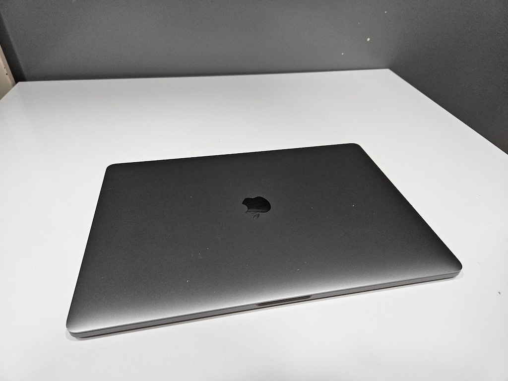 MACBOOK PRO + İ7 İŞLEMCİ + 16 GB RAM + 500 GB SSD + 15 İNÇ - 6