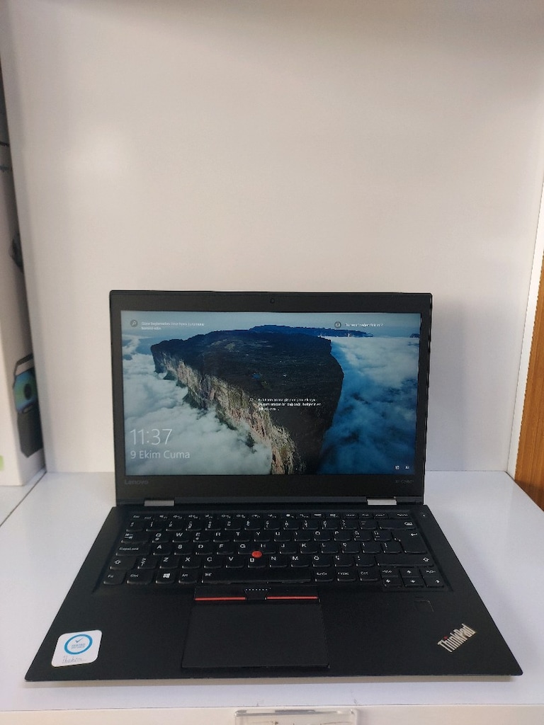 Lenovo Thinkpad X1 Carbon Gen 4 Laptop - 2