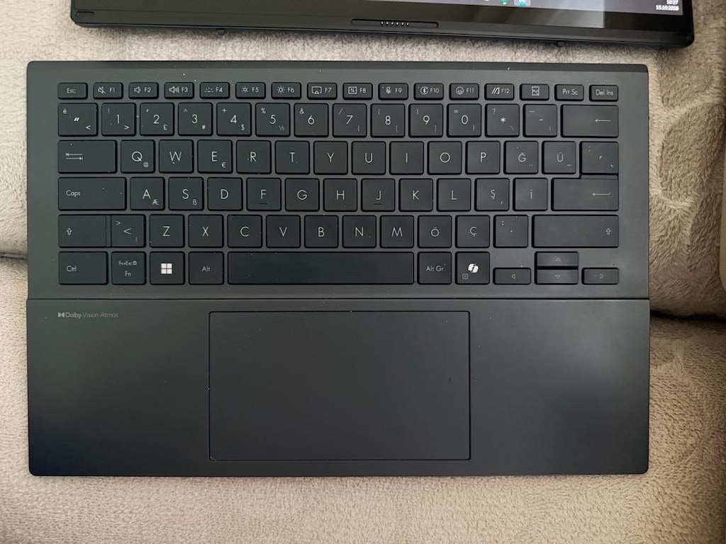 Asus ZenBook Duo UX8406CA Kılıfı Var - 2
