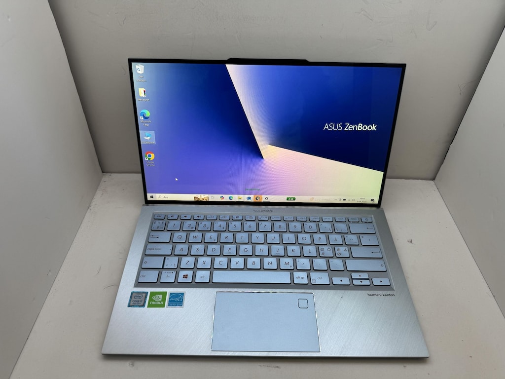 ASUS ZENBOOK İ7 8. NESİL 16 GB RAM 512 M2SSD MX150 - 2